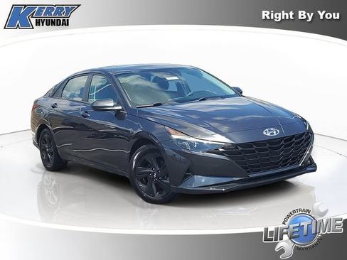 Used 2022 Hyundai Elantra SEL w/ Preferred Accessory Package FWD image 1