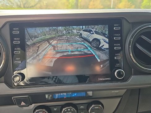 Used 2022 Toyota Tacoma TRD Off-Road w/ Technology Package image 5