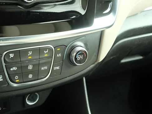 Used 2023 Chevrolet Traverse LS image 20