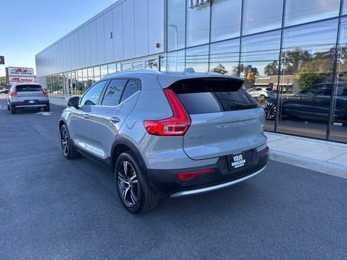Certified 2025 Volvo XC40 B5 Core AWD/4WD image 3