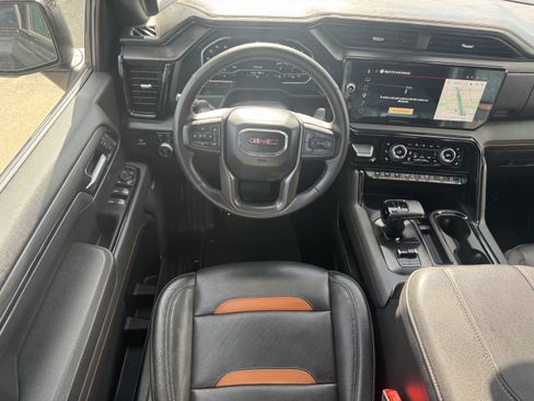 Used 2025 GMC Sierra 1500 AT4 w/ Technology Package AWD/4WD image 11
