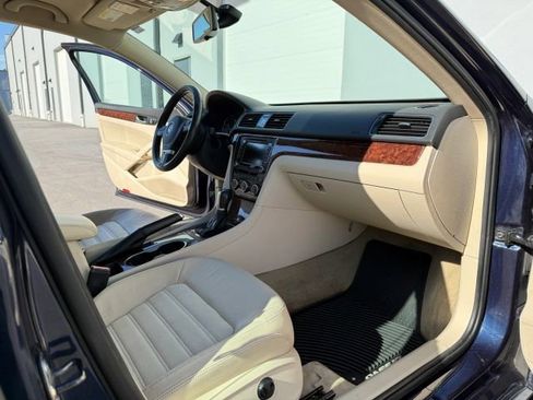 Used 2013 Volkswagen Passat TDI SEL Premium image 19