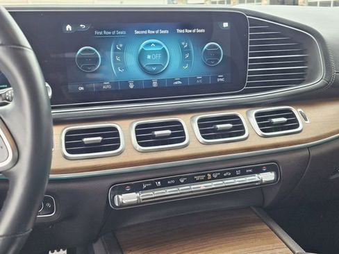 Used 2023 Mercedes-Benz GLS 450 4MATIC image 10