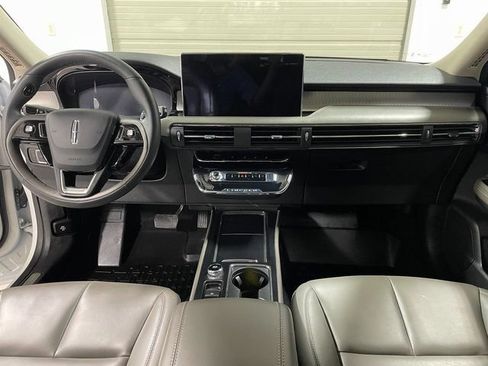 Used 2023 Lincoln Corsair AWD image 13