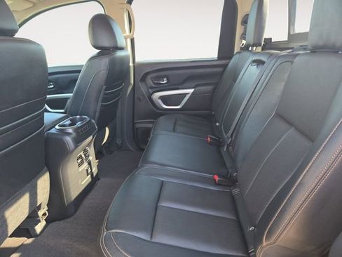 Used 2018 Nissan Titan SL image 14