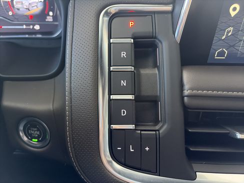 Used 2023 GMC Yukon SLT w/ SLT Luxury Package AWD/4WD image 28