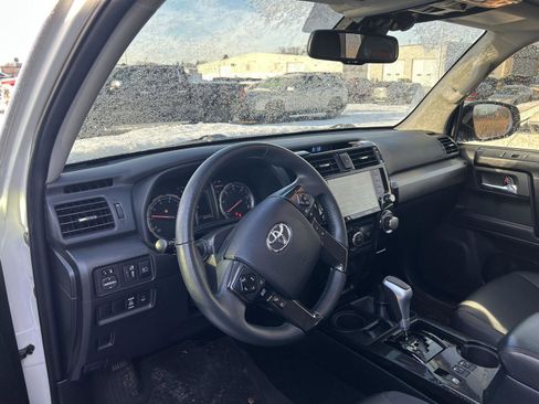 Used 2022 Toyota 4Runner TRD Off-Road Premium image 9