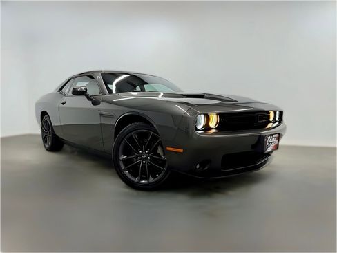 Used 2022 Dodge Challenger SXT w/ Plus Package image 1