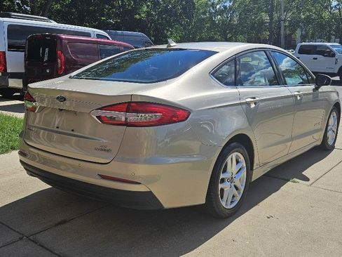 Used 2019 Ford Fusion SE FWD image 7