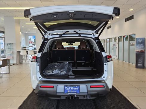 New 2026 Nissan Pathfinder Platinum w/ Cargo Package image 9