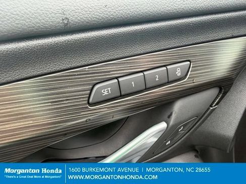 Used 2024 GMC Terrain SLT AWD/4WD image 14