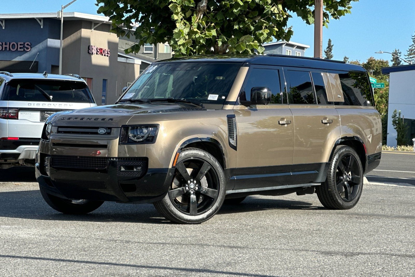 Used 2024 Land Rover Defender 130 X-Dynamic SE AWD/4WD image 1