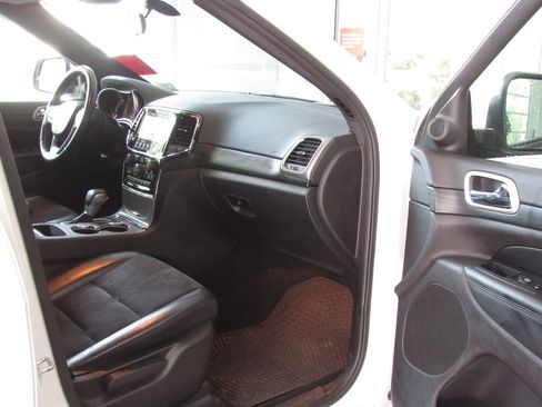 Used 2021 Jeep Grand Cherokee Laredo X AWD/4WD image 17