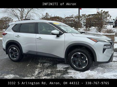 Used 2025 Nissan Rogue SV w/ SV Premium Package image 16