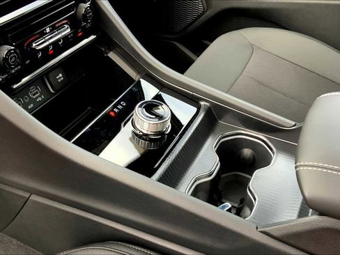 New 2025 Jeep Grand Cherokee L Laredo image 8