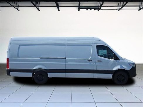 New 2025 Mercedes-Benz Sprinter 2500 image 3