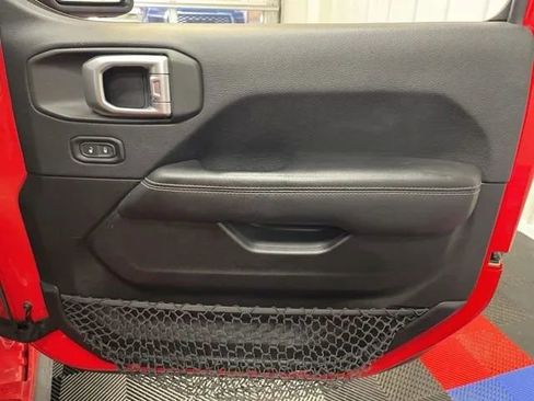 Used 2018 Jeep Wrangler Unlimited Rubicon w/ Dual Top Group AWD/4WD image 10