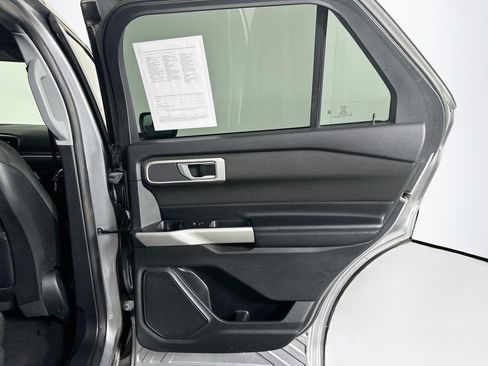 Used 2020 Ford Explorer XLT RWD image 32