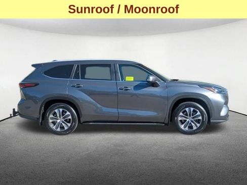 Certified 2024 Toyota Highlander XLE AWD/4WD image 4