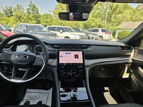 New 2025 Jeep Grand Cherokee Limited w/ Black Appearance Package image 35