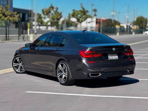Used 2017 BMW 750i RWD image 14