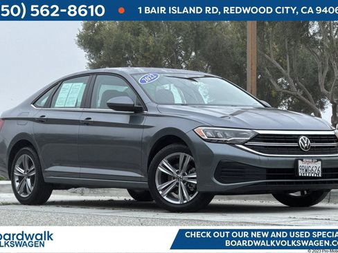 Used 2022 Volkswagen Jetta SE image 1