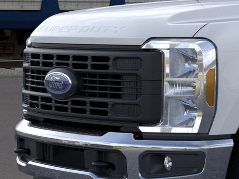 New 2026 Ford F250 XL w/ XL Chrome Package AWD/4WD image 12