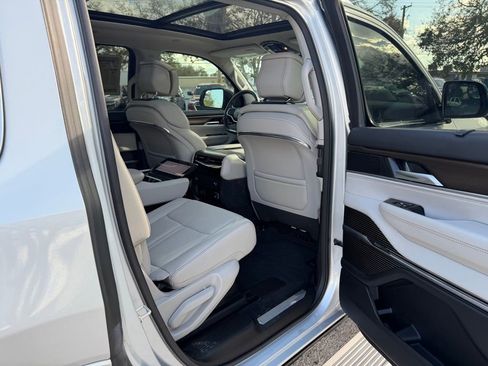 Certified 2023 Jeep Grand Wagoneer Base image 35