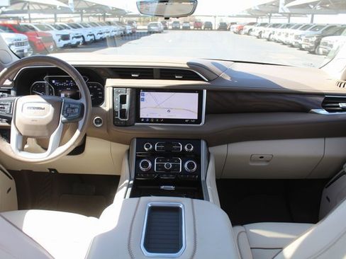 Used 2021 GMC Yukon XL Denali w/ Denali Premium Package image 23