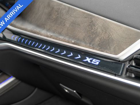 Used 2024 BMW X5 xDrive40i w/ M Sport Package AWD/4WD image 23