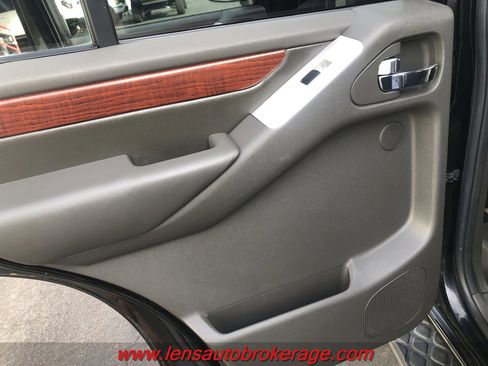 Used 2008 Nissan Pathfinder LE w/ Navigation Pkg image 16