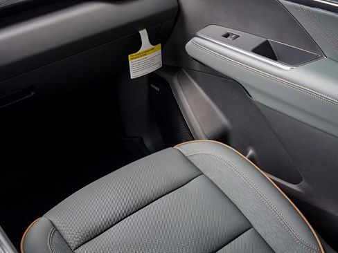 New 2026 GMC Acadia AT4 w/ Luxury Package AWD/4WD image 26