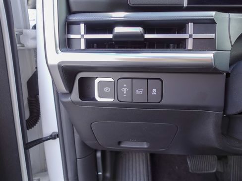 Used 2025 Hyundai Santa Fe SEL AWD/4WD image 16