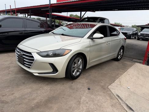 Used 2017 Hyundai Elantra SE FWD image 3