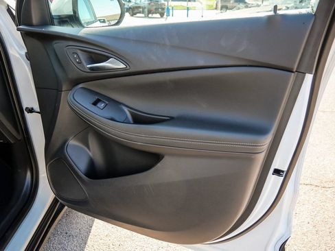 Used 2025 Buick Encore GX Preferred FWD image 32