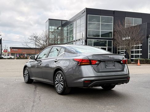 Used 2024 Nissan Altima 2.5 SV image 3