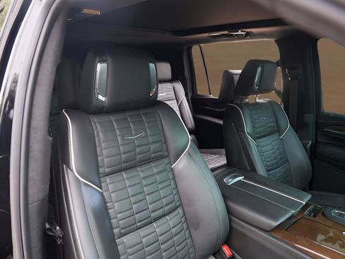 Certified 2023 Cadillac Escalade ESV Sport Platinum AWD/4WD image 32