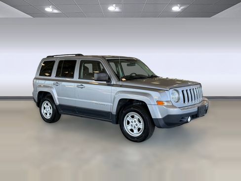 Used 2015 Jeep Patriot Sport w/ Power Value Group FWD image 7