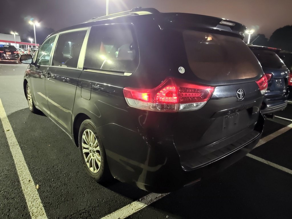 Used 2013 Toyota Sienna XLE FWD image 5