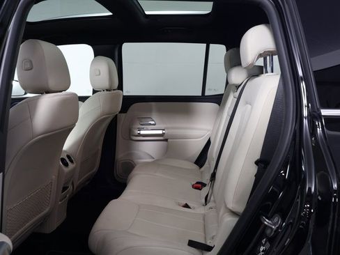 Certified 2025 Mercedes-Benz GLB 250 image 11