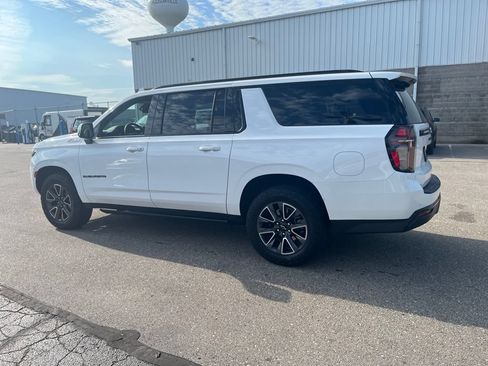 Used 2023 Chevrolet Suburban Z71 w/ Luxury Package AWD/4WD image 7