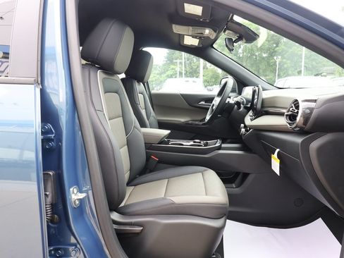 New 2027 Chevrolet Equinox LT w/ Convenience Package II AWD/4WD image 33