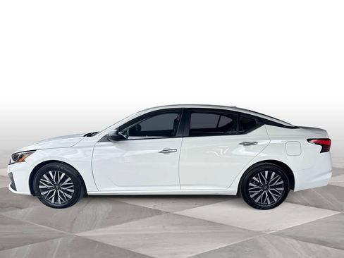 Used 2025 Nissan Altima 2.5 SV FWD image 5