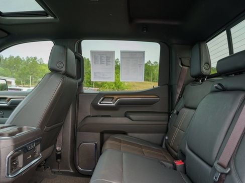 Used 2024 Chevrolet Silverado 1500 High Country w/ Technology Package AWD/4WD image 27
