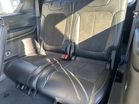 Used 2023 Jeep Grand Cherokee L Laredo image 25