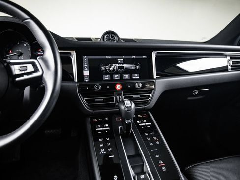 Certified 2023 Porsche Macan AWD/4WD image 19