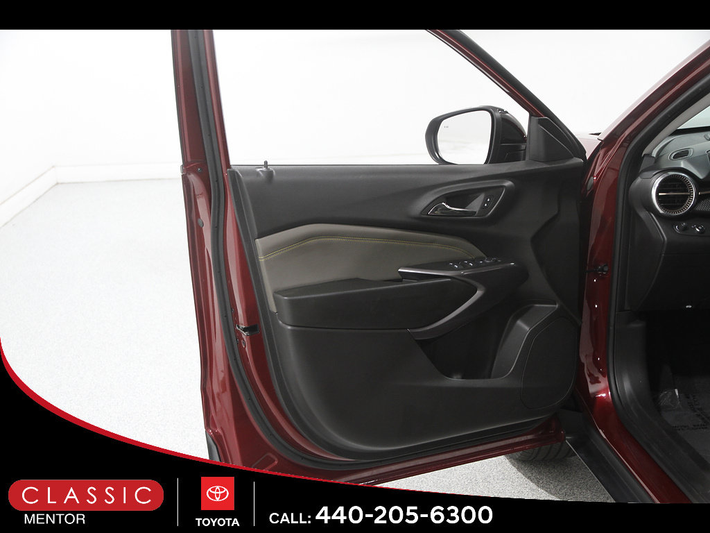 Used 2024 Chevrolet Trax ACTIV w/ Sunroof Package FWD image 4
