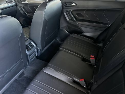 Used 2024 Volkswagen Tiguan SE AWD/4WD image 12