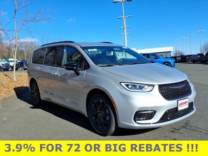 New 2026 Chrysler Pacifica Select