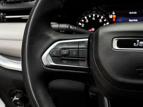 Used 2024 Jeep Compass Limited image 28